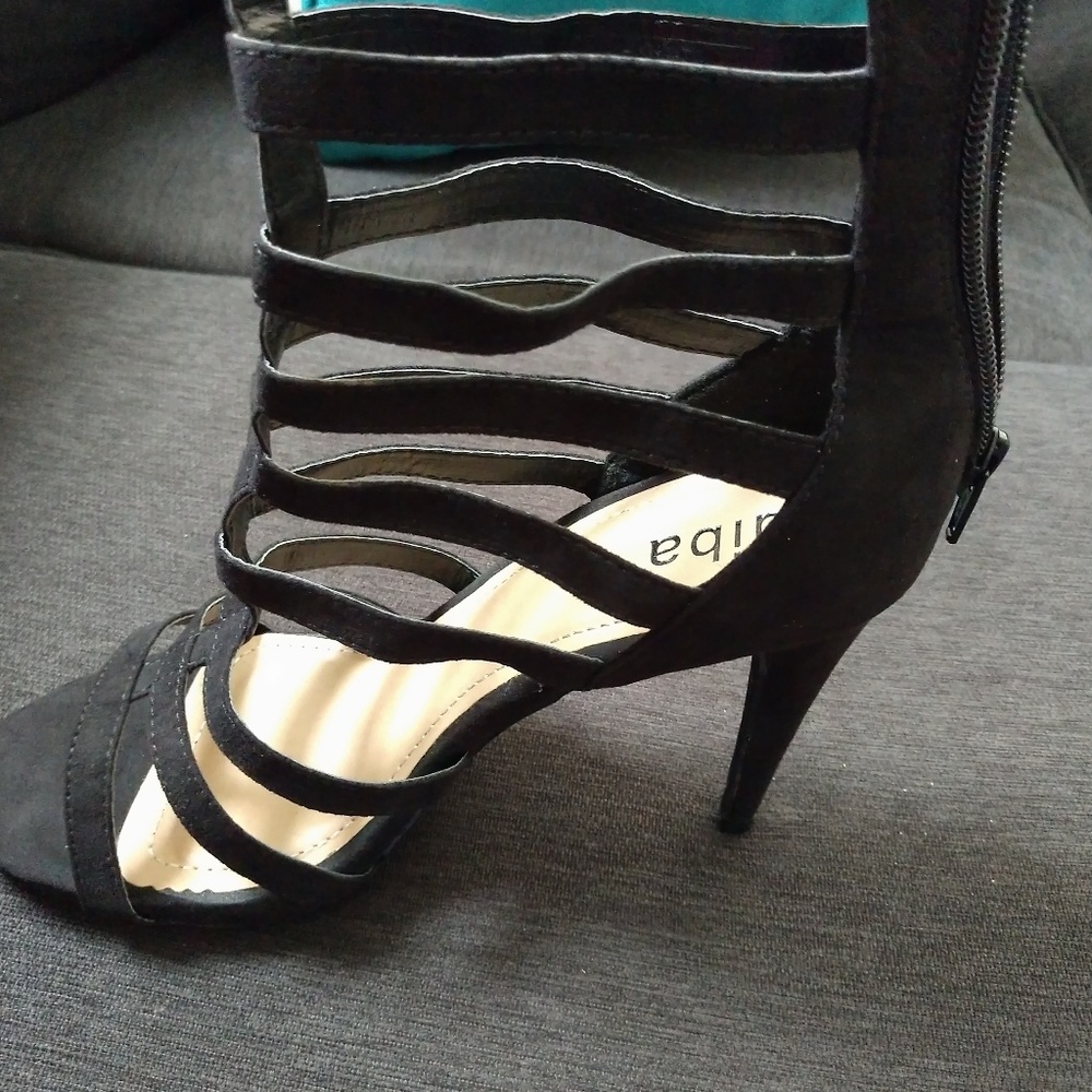 Strappy pumps